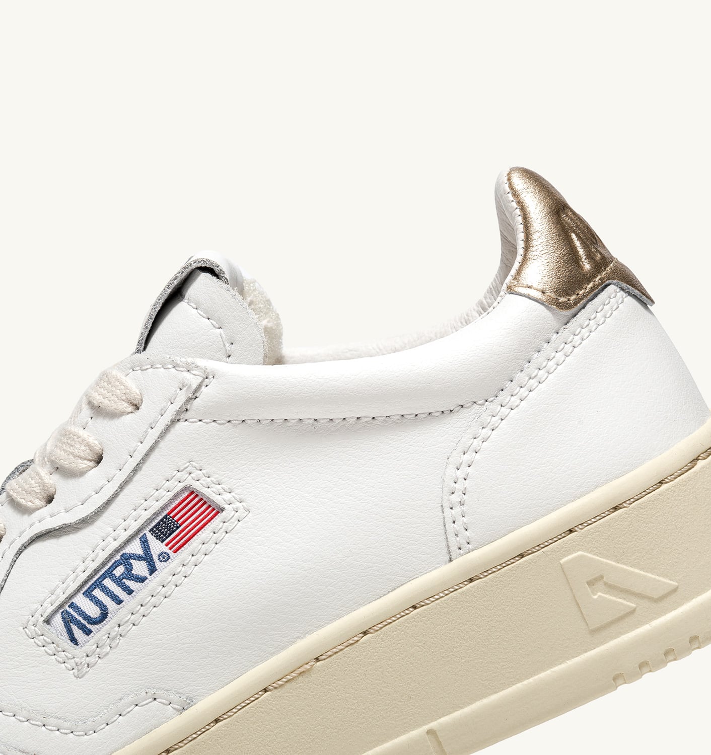 MEDALIST LOW IN PELLE BIANCA E METALLIZZATA ORO
