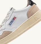 MEDALIST LOW IN PELLE BIANCA E NERA E SUEDE BEIGE