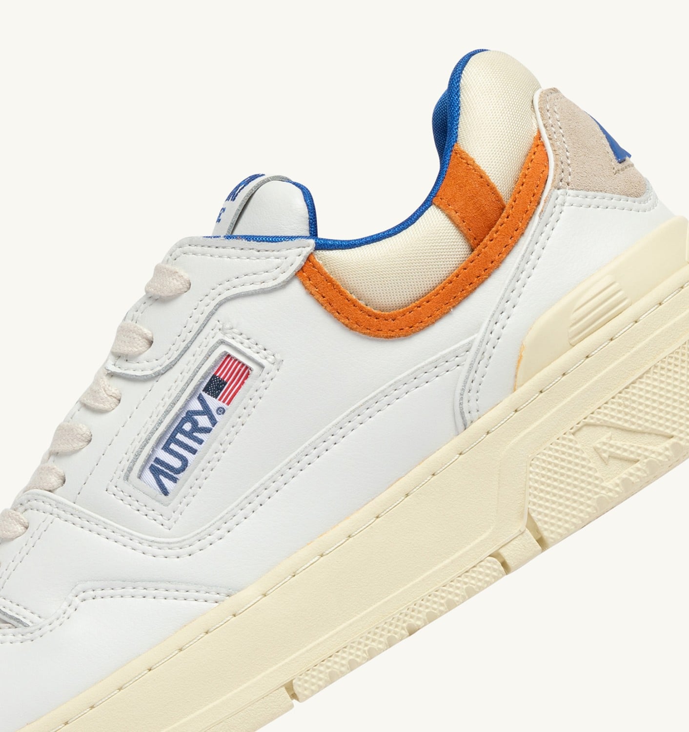 CLC LOW IN PELLE BIANCA E FANTA