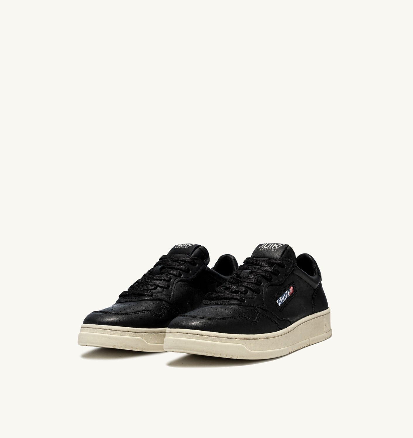MEDALIST LOW IN NAPPA NERA SUPER SOFT