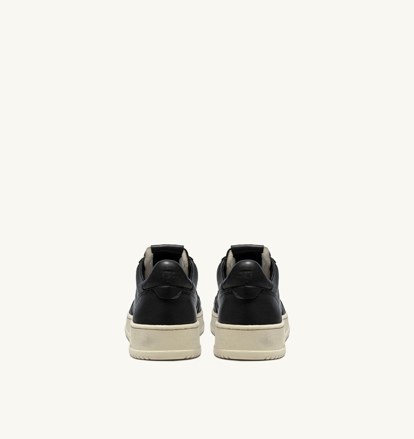 MEDALIST LOW IN NAPPA NERA SUPER SOFT