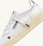 MEDALIST LOW IN PELLE BIANCA CON DETTAGLI SPACE BLUE