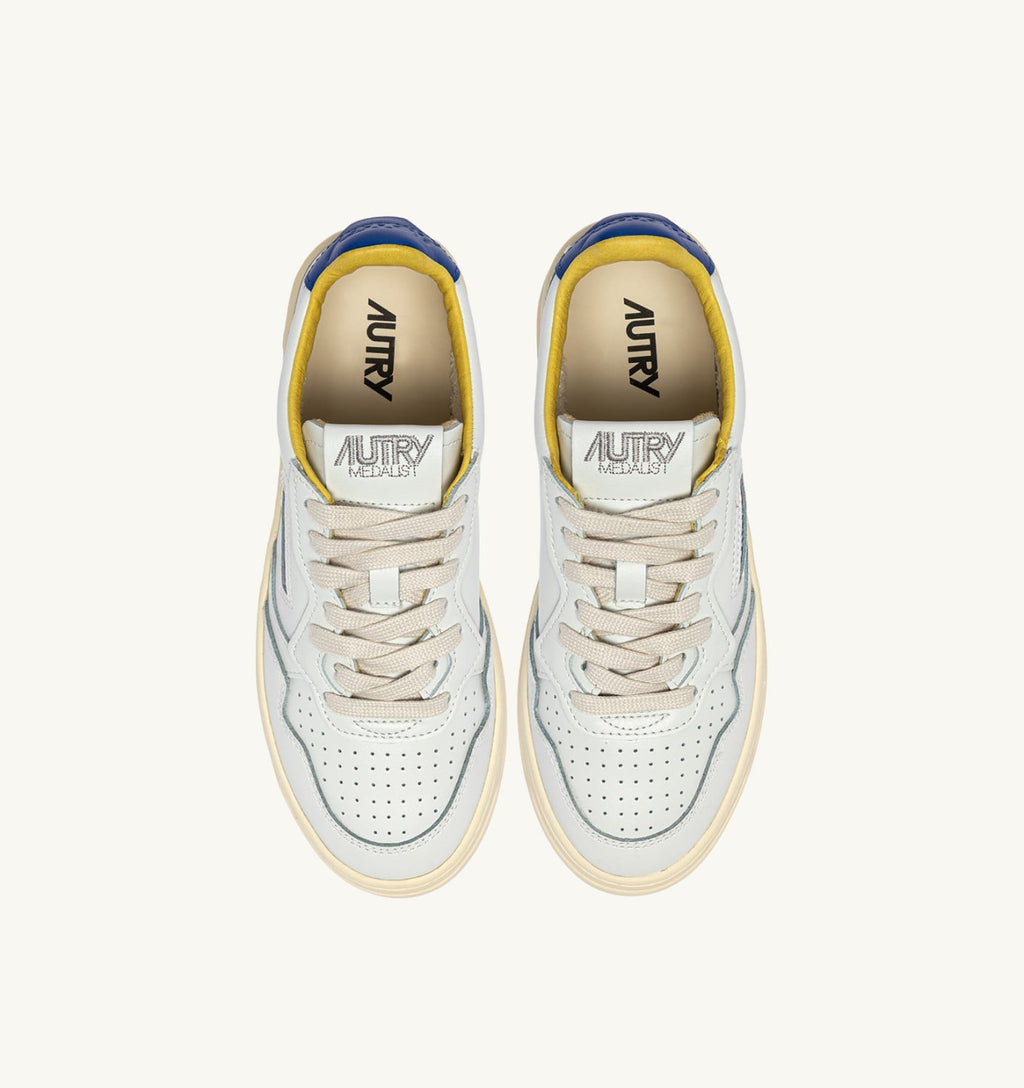 MEDALIST LOW IN PELLE BIANCA E BEAU BLUE CON LETTERING UOMO