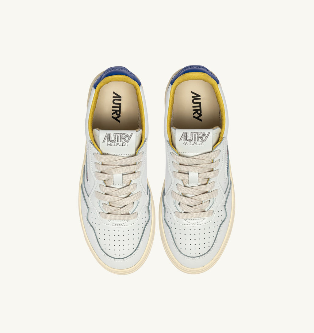 MEDALIST LOW IN PELLE BIANCA E BEAU BLUE CON LETTERING DONNA