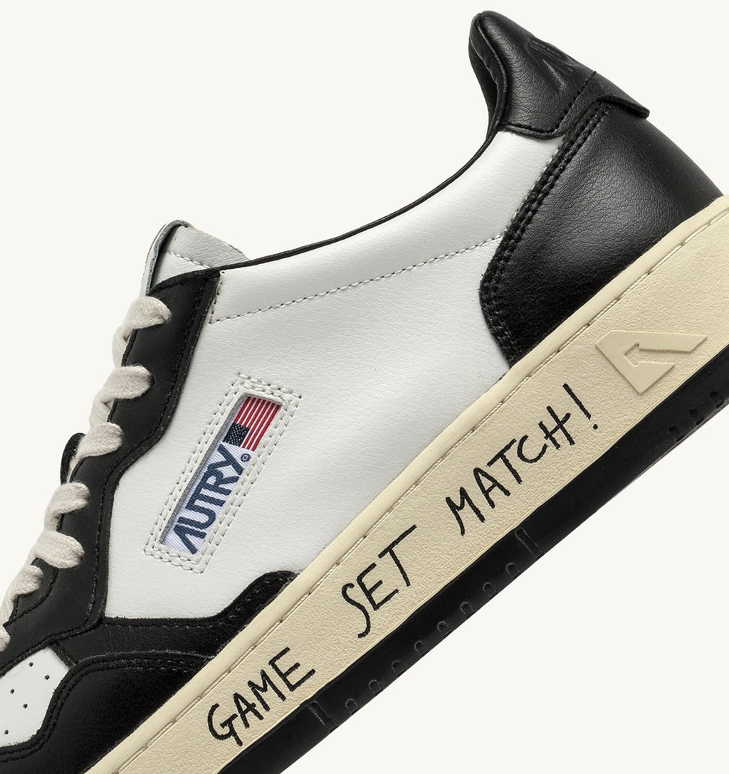 MEDALIST LOW IN PELLE BIANCA E NERA CON LETTERING UOMO