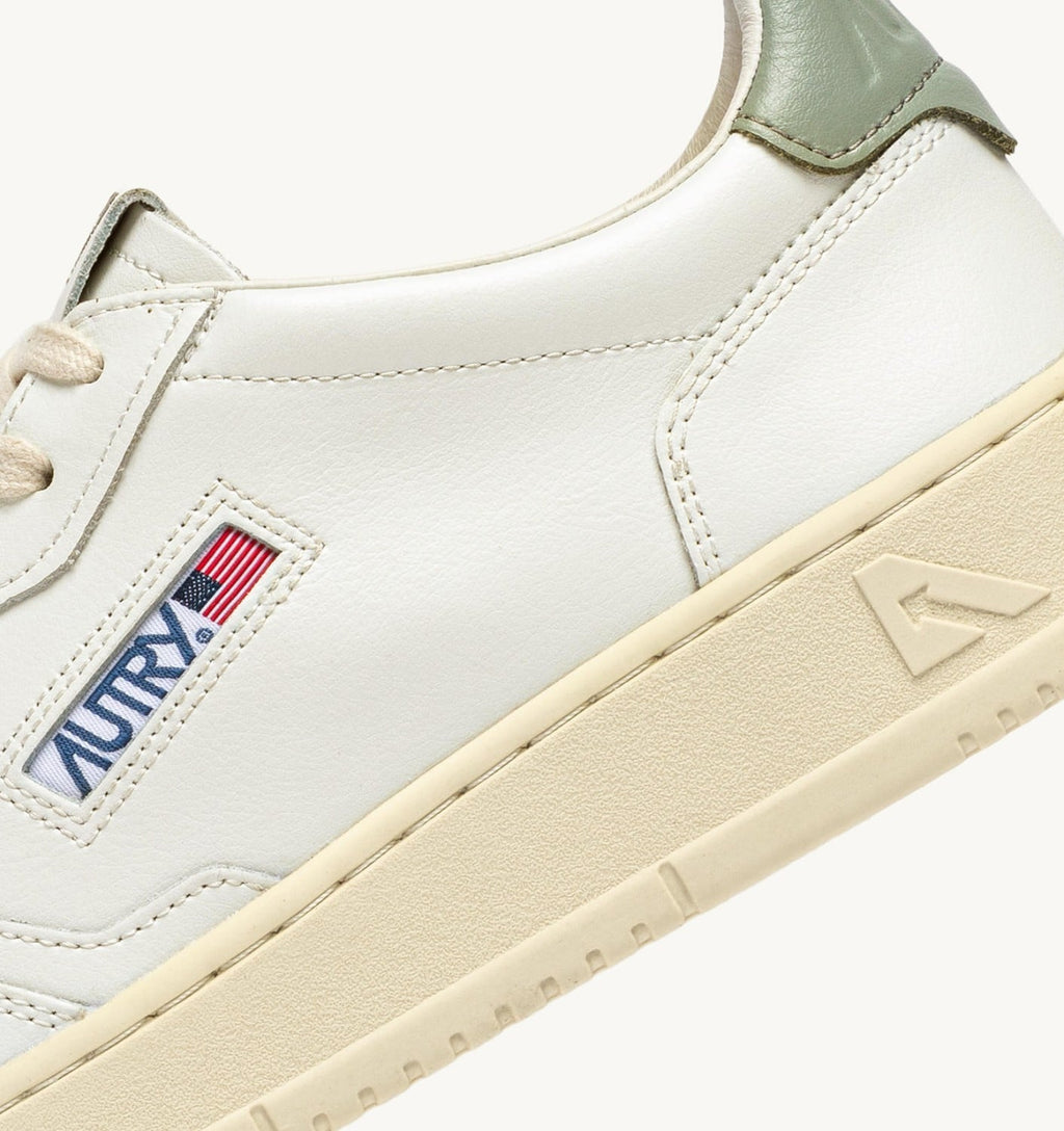 MEDALIST LOW IN PELLE BIANCA E SEA GRASS