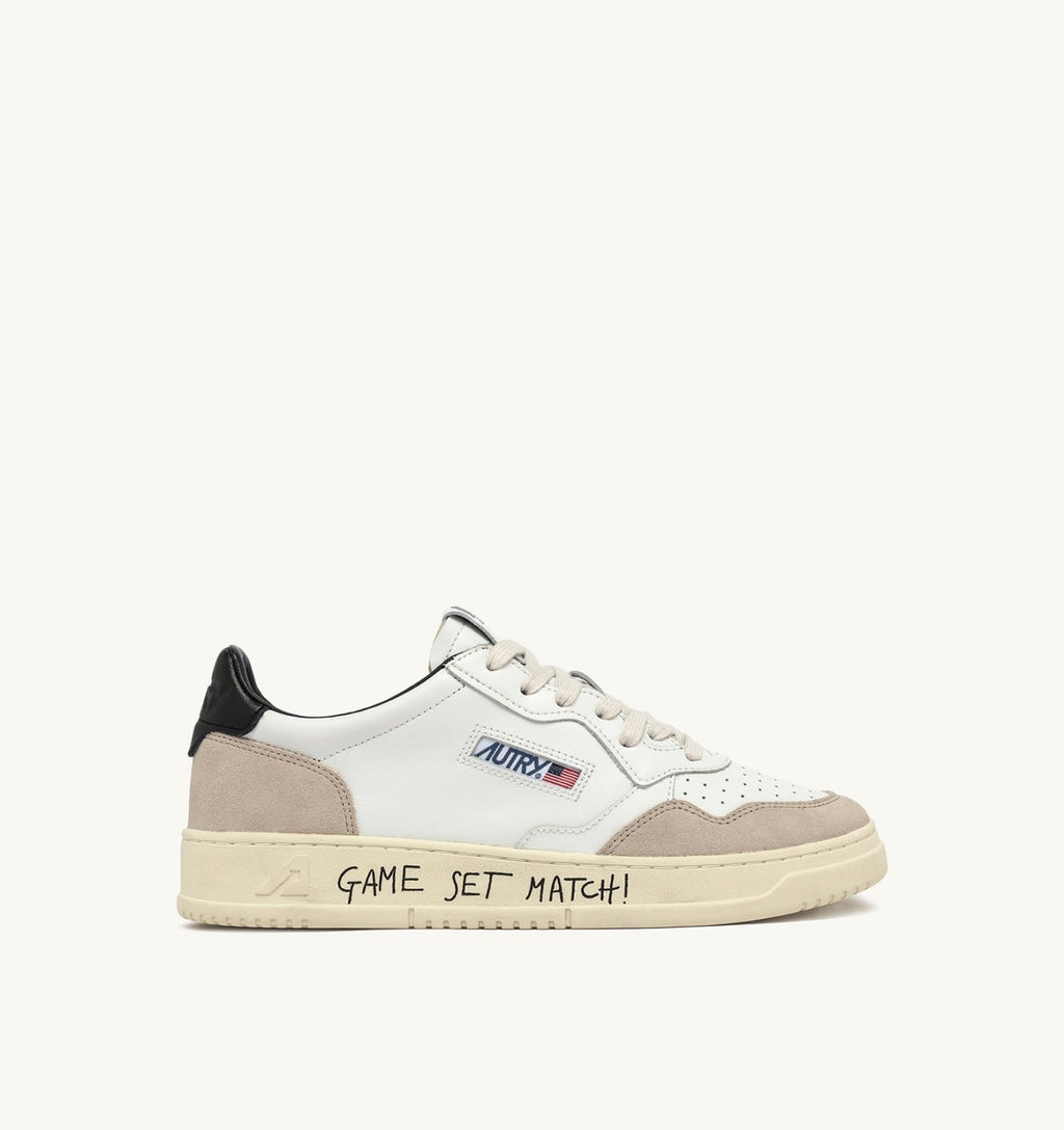 MEDALIST LOW IN SUEDE E PELLE BIANCA E NERA CON LETTERING DONNA