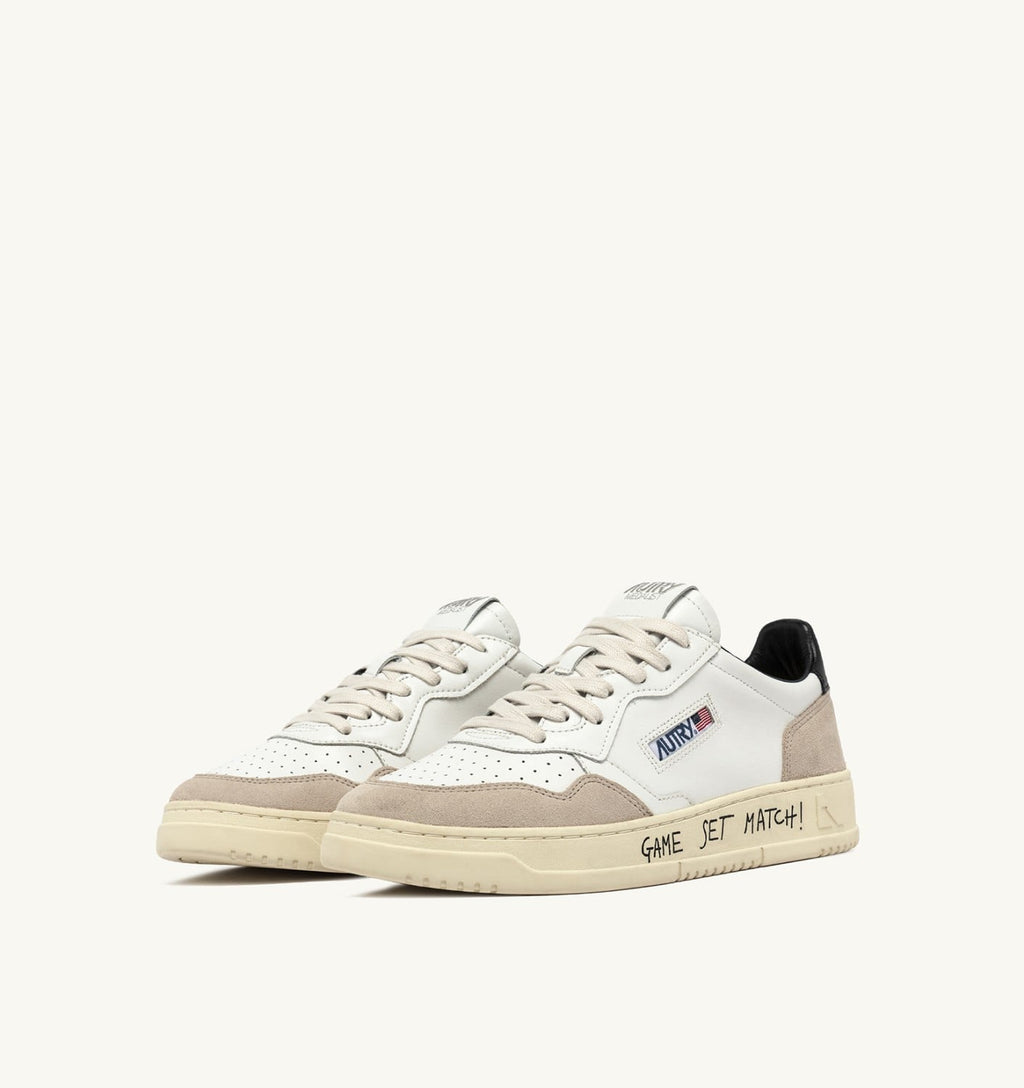 MEDALIST LOW IN SUEDE E PELLE BIANCA E NERA CON LETTERING DONNA
