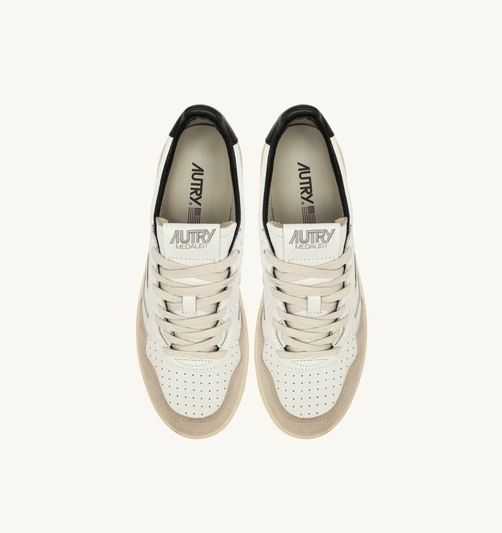 MEDALIST LOW IN SUEDE E PELLE BIANCA E NERA CON LETTERING UOMO