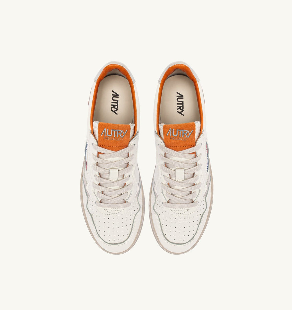 MEDALIST LOW IN PELLE MARSHMALLOW E FANTA