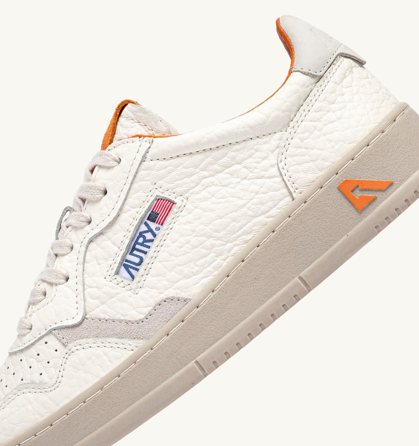 MEDALIST LOW IN PELLE MARSHMALLOW E FANTA
