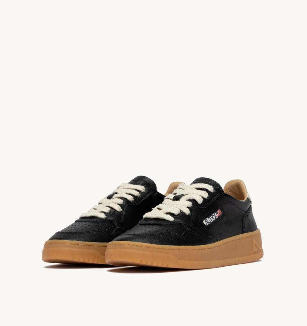 MEDALIST LOW IN PELLE NERA E MARSHMALLOW