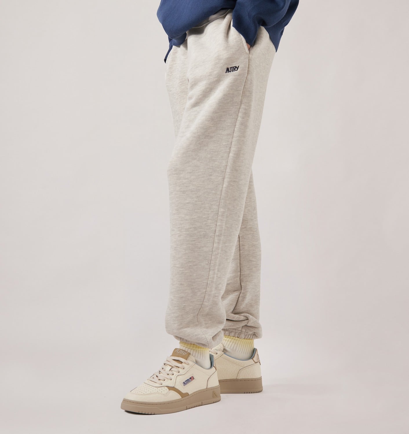 MEDALIST LOW IN PELLE PLATINO E SPONGE