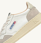 MEDALIST LOW IN SUEDE E PELLE BIANCA E PELICAN