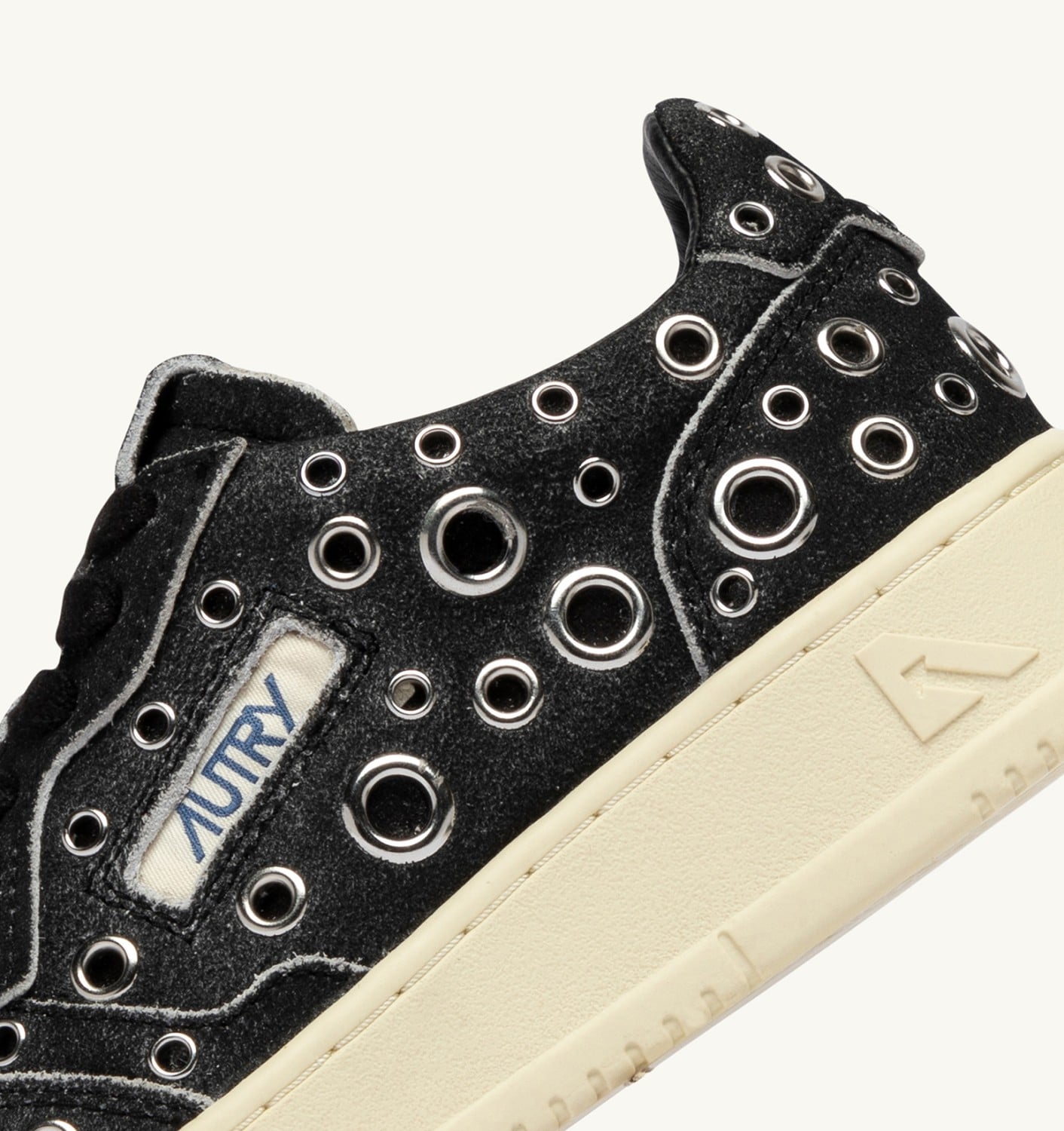 MEDALIST LOW IN SUEDE NERO CON BORCHIE UOMO