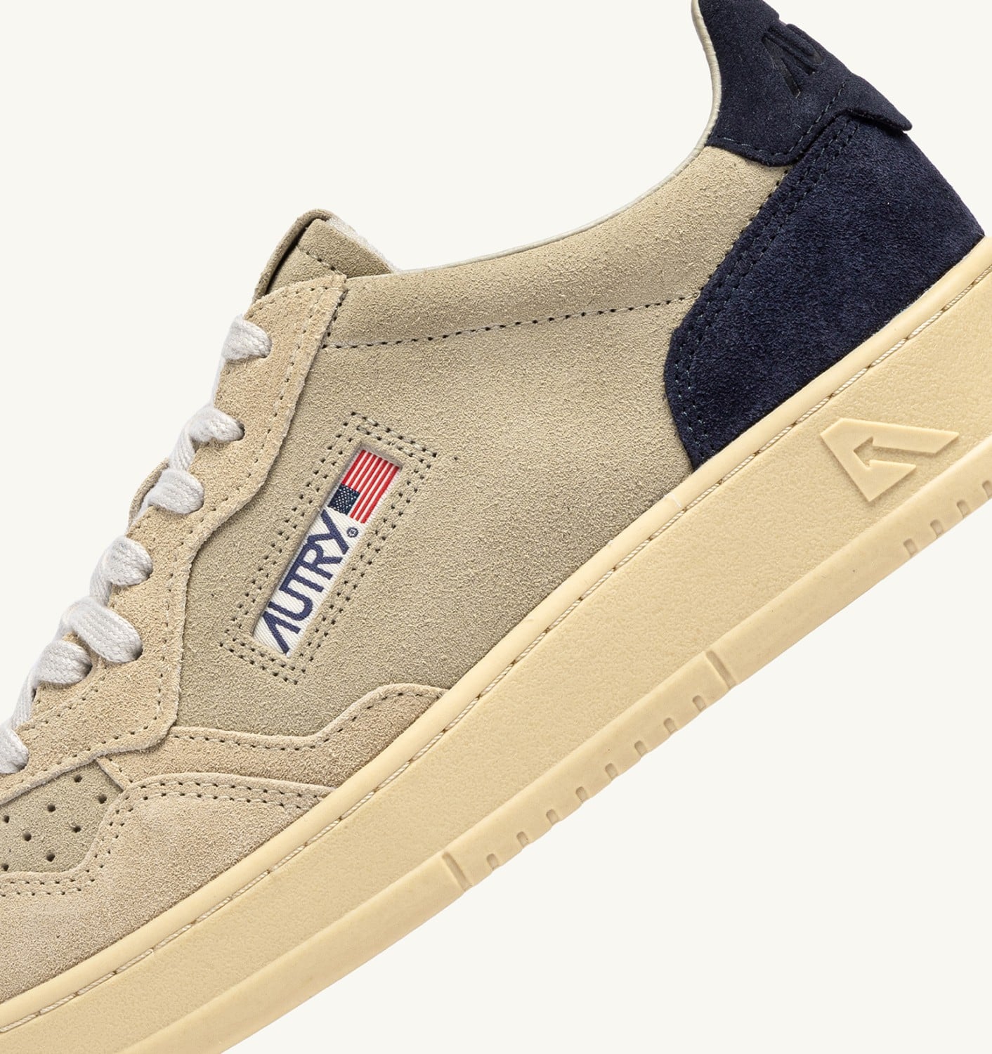 MEDALIST LOW TRICOLOR IN SUEDE ECRU PAPYRUS E BLUE SPACE