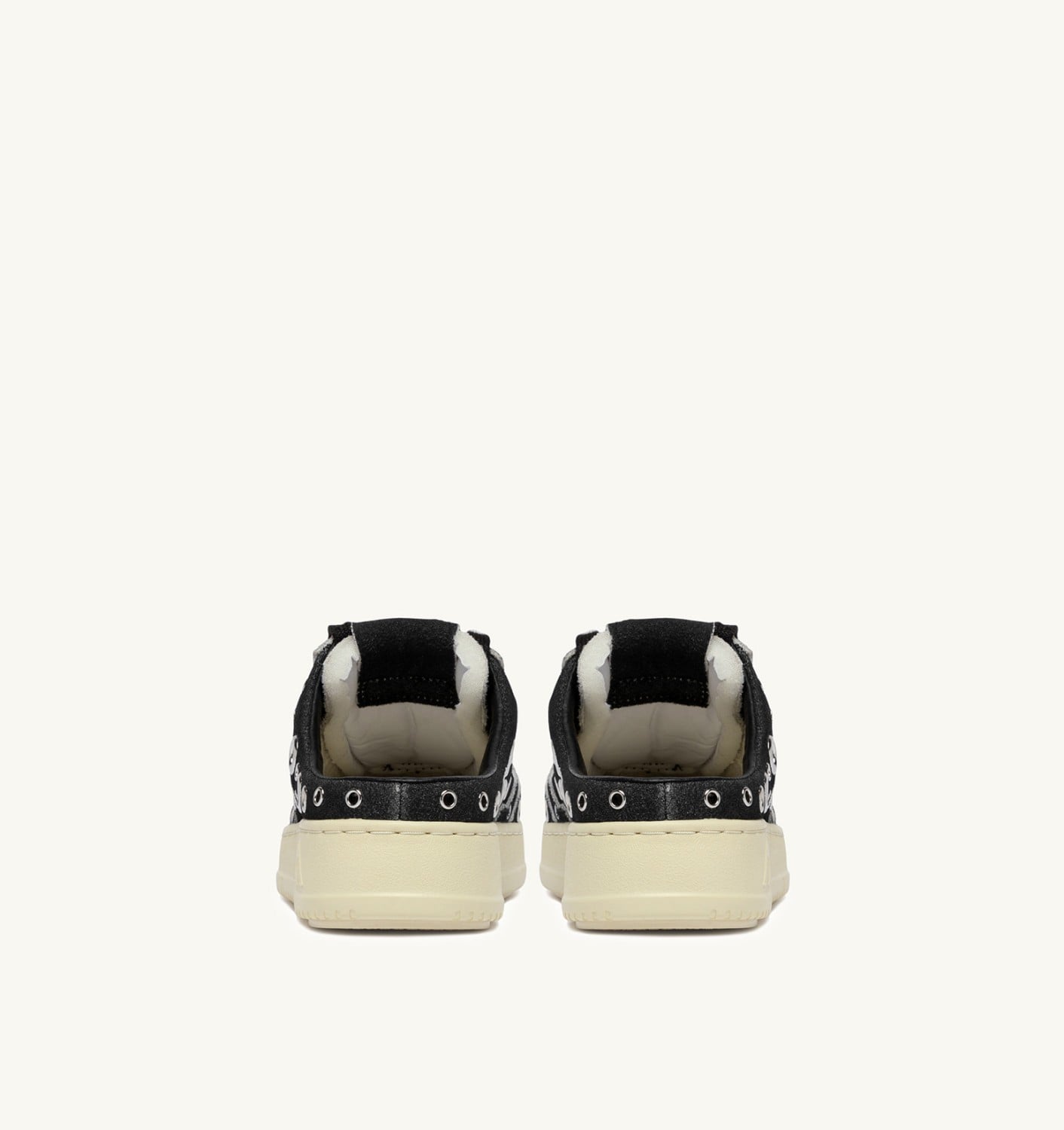 MEDALIST MULE IN PELLE NERA CON DETTAGLI BORCHIATI
