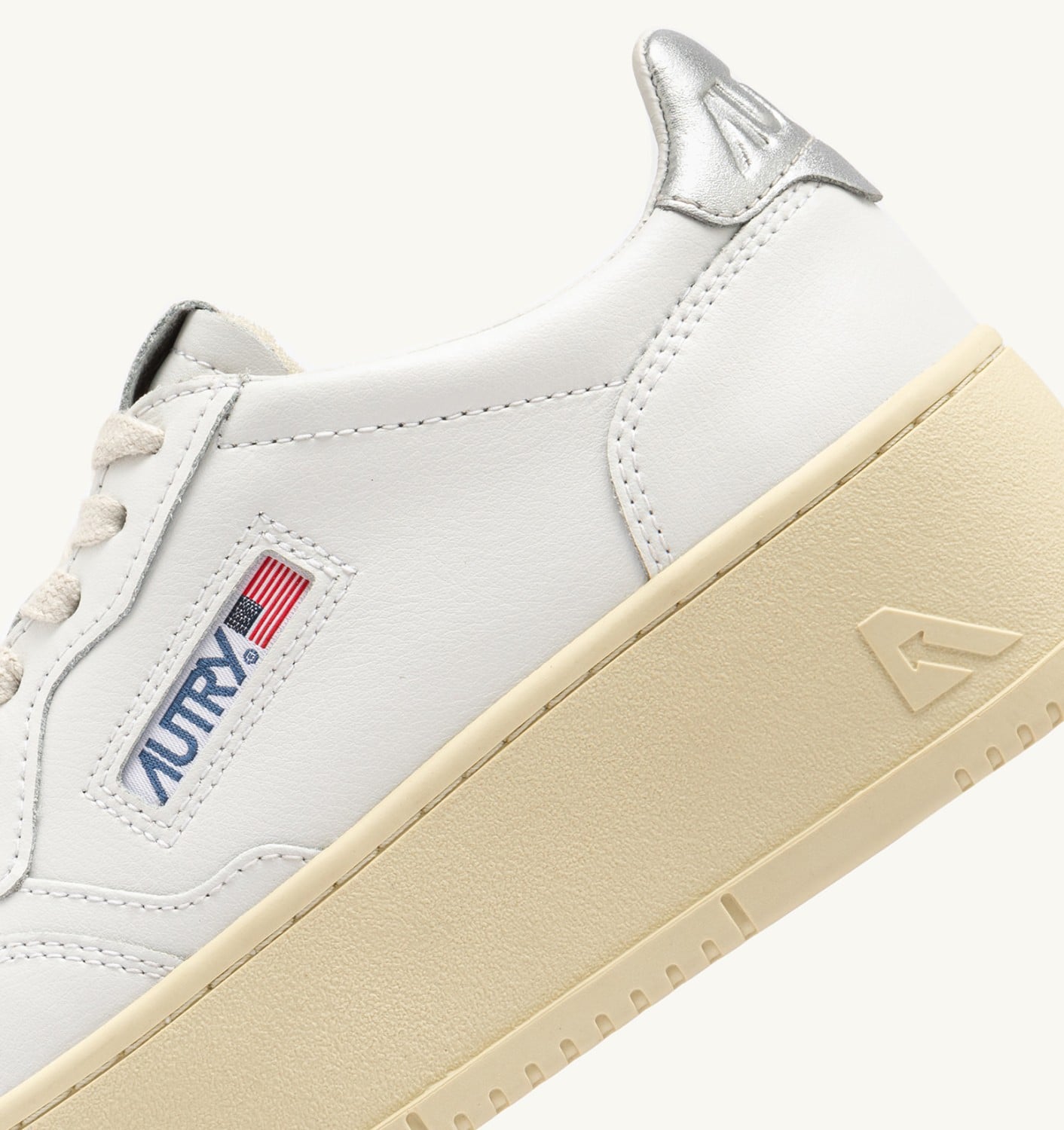 MEDALIST PLATFORM IN PELLE BIANCA E METALLIZZATA ARGENTO
