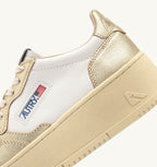 MEDALIST PLATFORM IN PELLE BIANCA E METALLIZZATA PLATINO