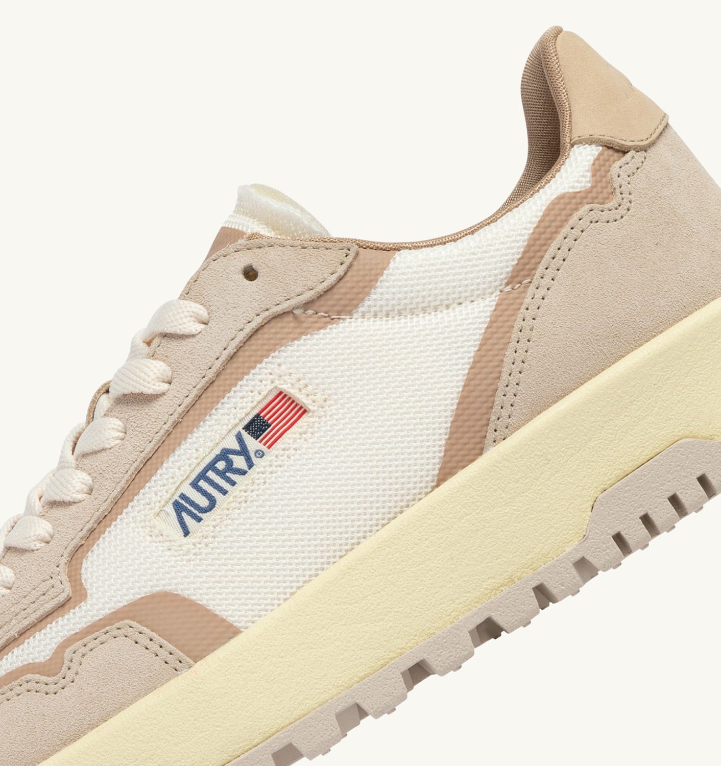 WILDPACE LOW IN DRAGON MESH E SUEDE WHISPER WHITE E SAND